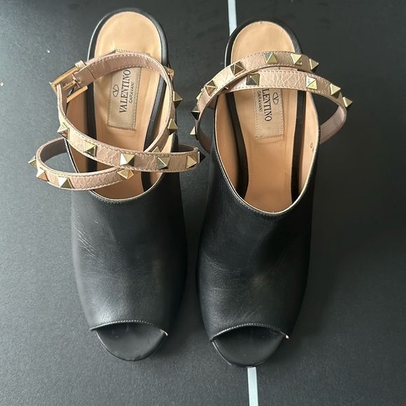 Valentino Garavani rockstuded sandal - Picture 1 of 5